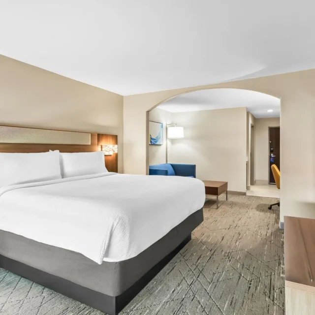 جناح بسرير كينج مع أريكة، Holiday Inn Express Hotel And Suites Pauls Valley 1/3
