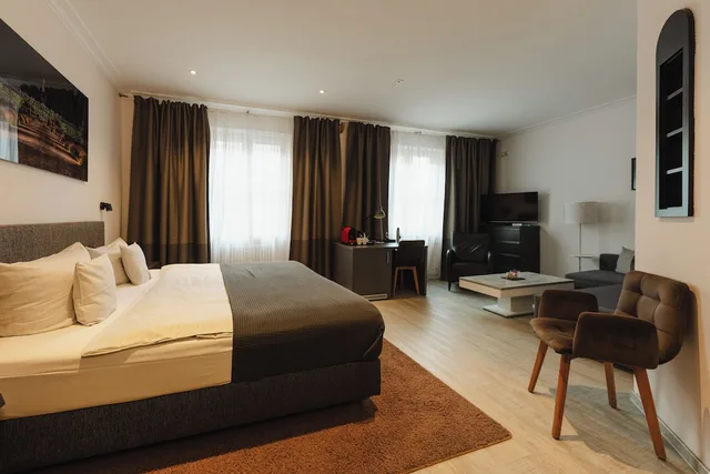 جناح بسرير كينج بغرفة نوم واحدة مع أريكة، Hotel Kaiserhof 10/10