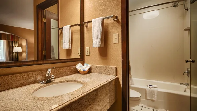 غرفة بسرير كوين في الملحق، Quality Inn & Suites West Helena 3/5