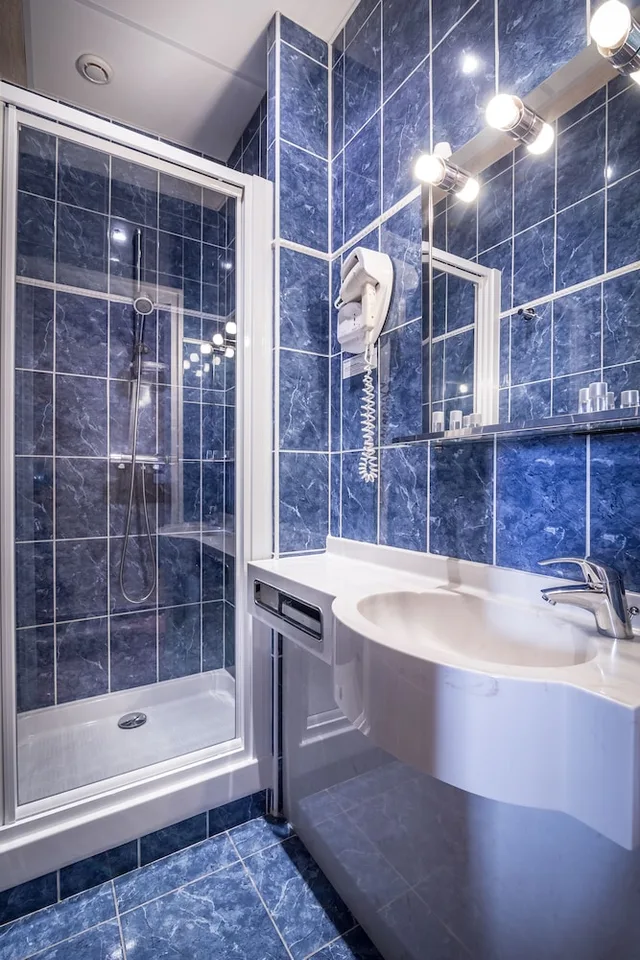 غرفة سوبيريور بسريرين منفصلين، HOTEL CHARLEMAGNE 6/6