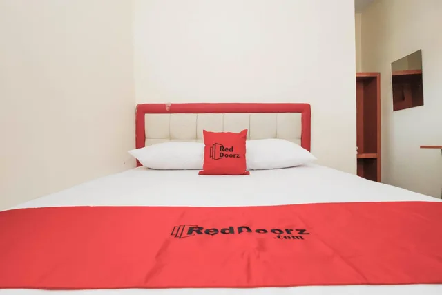 غرفة بسرير مزدوج، Reddoorz Plus Jalan Pemuda Jakarta 4/10