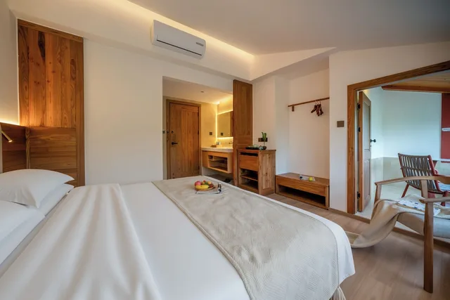 غرفة كومفورت بسرير كينج بإطلالة على النهر، Yangshuo River View Hotel 1/10