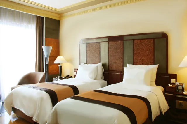 Superior, Queen Bed, River View, Azerai La Residence Hue 5/10