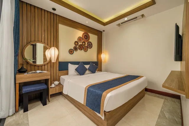 غرفة ديلوكس بسرير كينج بشرفة، Southern Hotel Hoi An 3/10