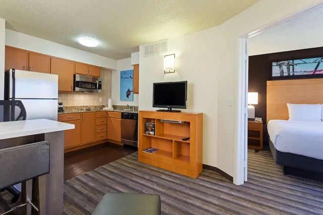 جناح استوديو بسرير كينج مع أريكة، Hyatt House Houston Galleria 1/6