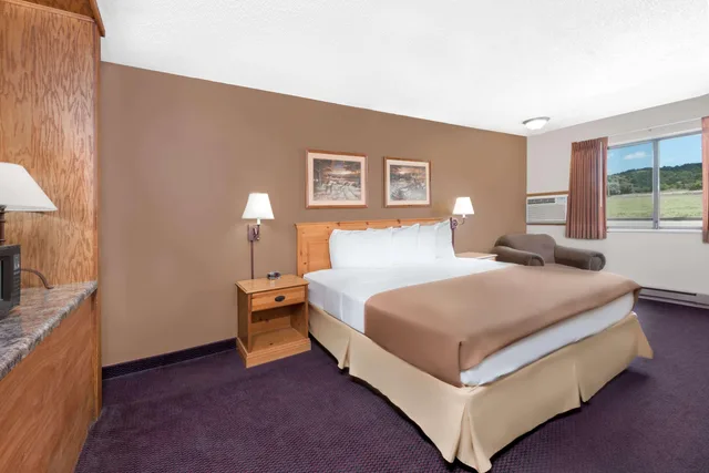 Room, Queen Bed, Accessible, Super 8 by Wyndham Chamberlain SD 1/1