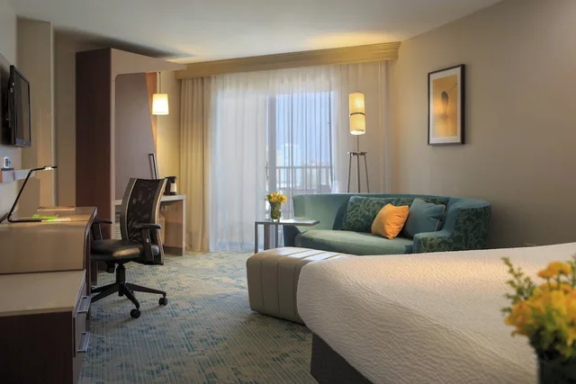 غرفة قياسية بسرير كينج لذوي الإعاقة، Courtyard Isla Verde Beach Resort 3/5