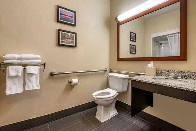 غرفة بسريرين كوين لذوي الإعاقة، Comfort Inn Shelbyville North 5/5