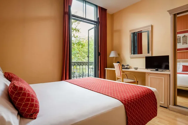 غرفة بسرير مزدوج بإطلالة على المدينة بشرفة، Petit Palace Eixample (ex Sunotel Central) 2/10