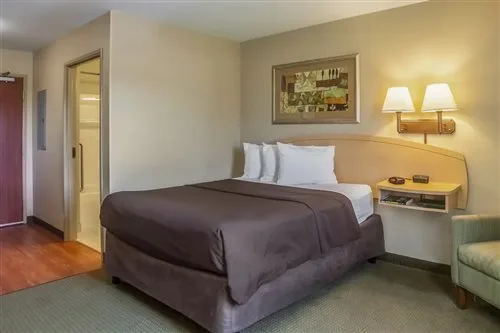 Efficiency, Queen Bed, Accessible, Suburban Studios Triadelphia - Wheeling at The Highlands 1/1