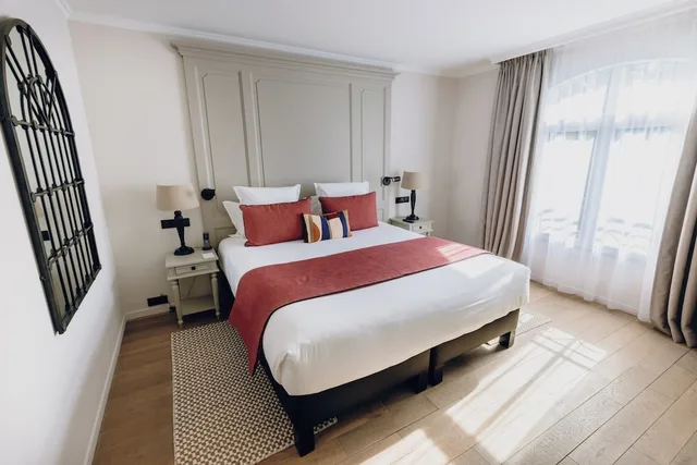 غرفة كومفورت بسرير كوين، Hostellerie Cedre and Spa Beaune 3/10