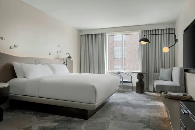 غرفة بسرير كينج لذوي الإعاقة، The Limited Hotel Charleston 2/8