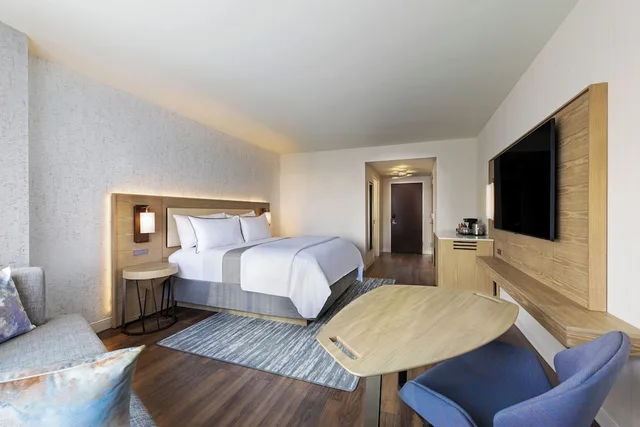 غرفة ديلوكس بسرير كينج لذوي الإعاقة، Westin Jersey City Newport 3/8