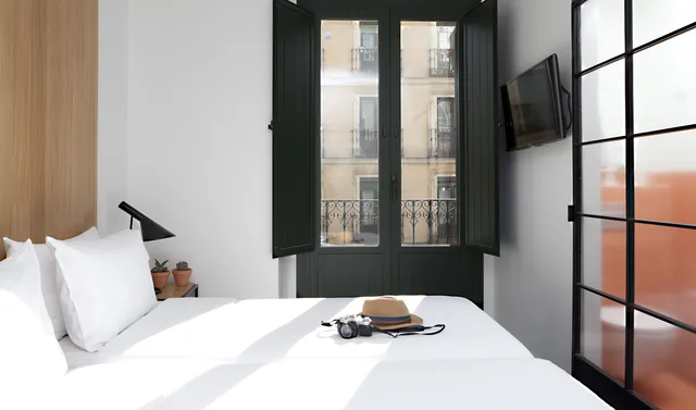 غرفة قياسية بسرير مزدوج أو سريرين منفصلين، HOSTAL BUELTA 4/10