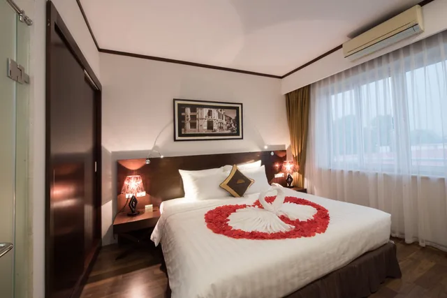 Opera, Suite, Queen Bed، Thang Long Opera 2/5