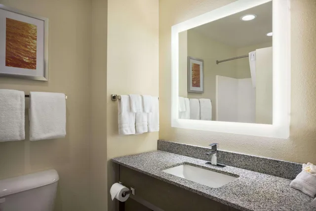 جناح بسريرين كوين لذوي الإعاقة، Days Inn And Suites Belmont 3/4