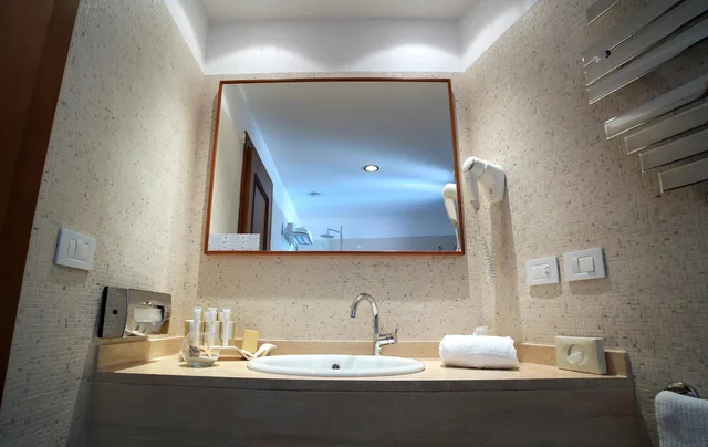 جناح جونيور، Hotel San Rocco 10/10
