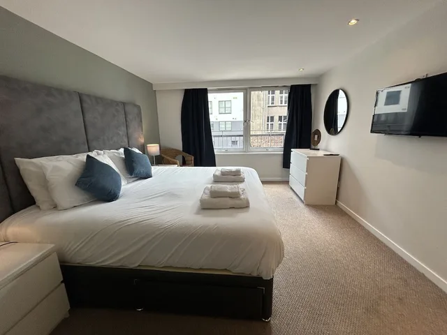 شقة بسريرين كينج، Tolbooth Apartments 2/10