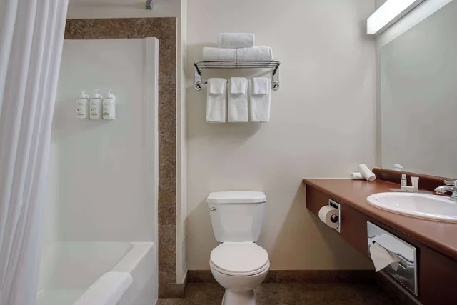 جناح بسرير كينج، Days Inn by Wyndham Dawson Creek 2/2