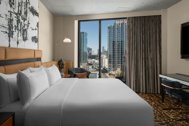 غرفة بسرير كينج بإطلالة على المدينة لذوي الإعاقة، Hotel Fraye Nashville Midtown, Curio Collection by Hilton 2/4