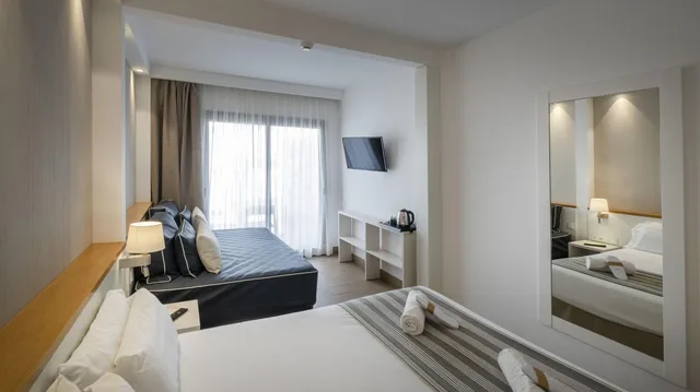 غرفة بسرير كوين، Hotel Rosamar Es Blau Lloret Adults Only 2/5