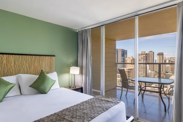جناح بسرير كينج بإطلالة على المدينة بغرفة نوم واحدة مع أريكة، Skyline Island Colony Hotel 2/8