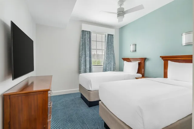 جناح بسريرين منفصلين وسرير كينج بغرفتي نوم مع أريكة، Hilton Vacation Club Grand Beach Orlando 6/16