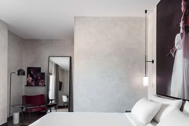 غرفة بريميوم بسرير كينج، Radisson RED Madrid (ex. Paseo del Arte) 4/4