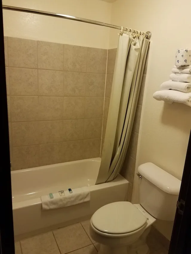غرفة قياسية بسرير كينج، Rodeway Inn Near Ft Huachuca 4/4