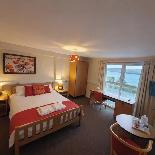 Superior, Queen Bed, Accessible, Brae Hotel 3/5
