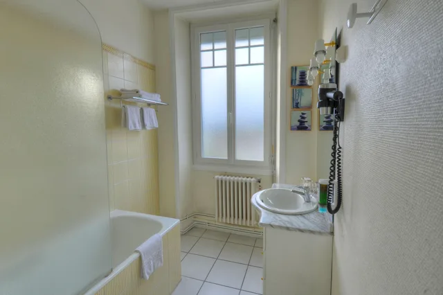 غرفة سوبيريور بسرير كوين، INTER-HOTEL LE SAINT PIERRE 5/5