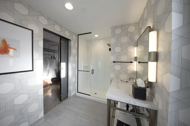 جناح بسرير كينج، Hotel Trundle 2/3
