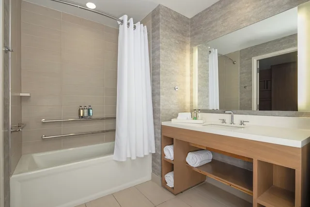 غرفة بسريرين كوين لذوي الإعاقة، JB Duke Hotel 5/5