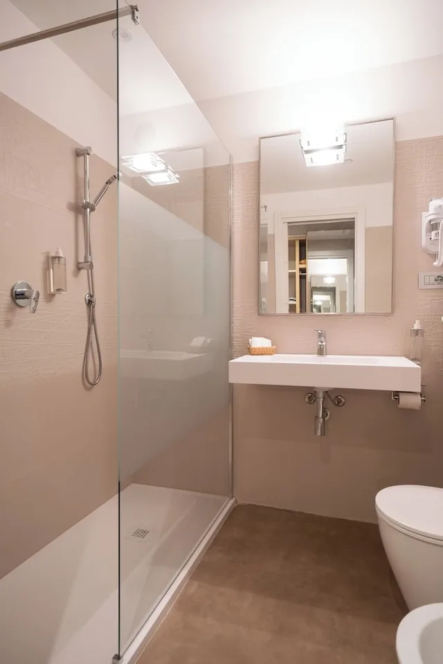 غرفة عائلية رباعية بسرير مزدوج وسريرين منفصلين، Hotel Calabona 3/5