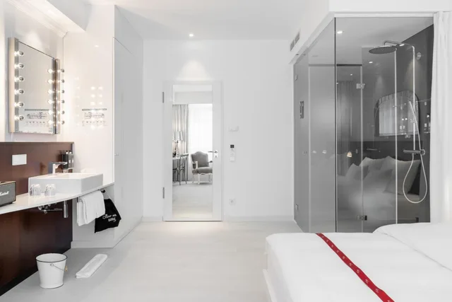 Wow, King Bed، Ruby Coco Hotel Dusseldorf 5/6