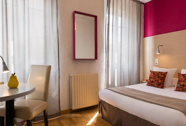 غرفة قياسية بسرير مزدوج، Hotel Edmond Rostand 3/10