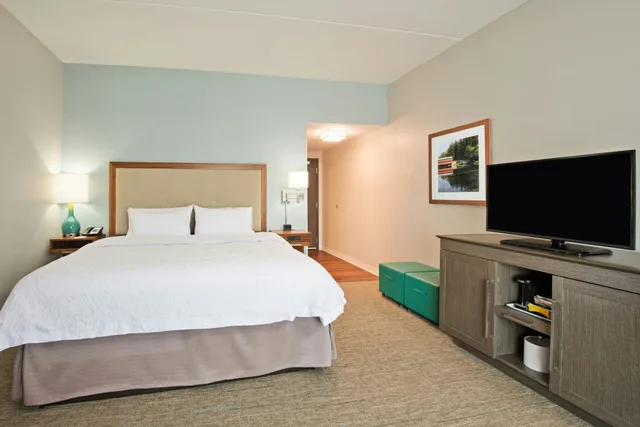 غرفة بسرير كينج لذوي الإعاقة، Hampton Inn & Suites North Huntingdon-Irwin 1/5