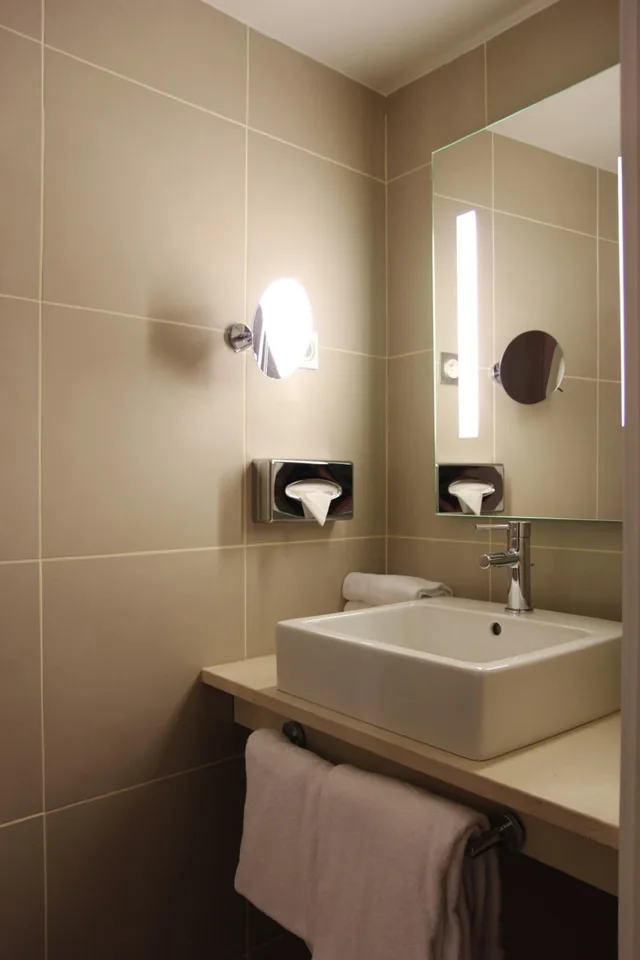 غرفة بسرير فردي وسرير كوين وسرير فردي وسرير كوين مع أريكة، Best Western Hotel Opera Drouot 7/8
