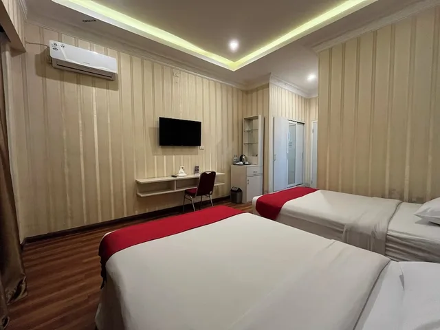 غرفة قياسية بسريرين منفصلين، Grand Tamaro Hotel Parapat 3/6