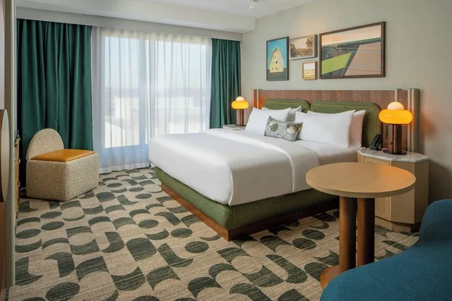 غرفة قياسية بسرير كينج، Trilogy Hotel Huntsville, Autograph Collection 1/5