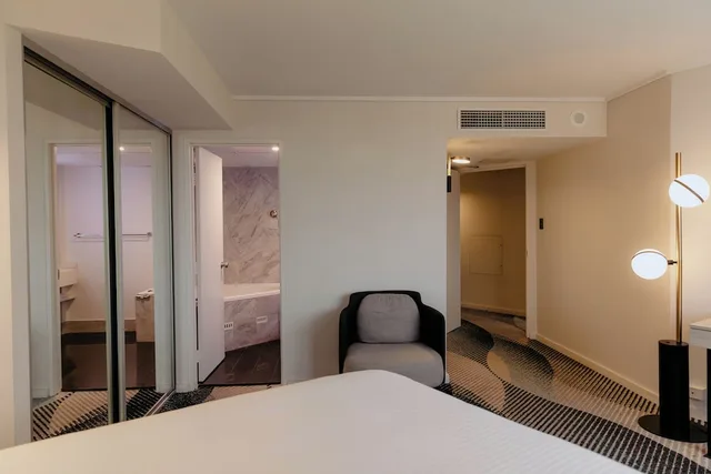 Spa, Deluxe, King Bed، NOVOTEL SYDNEY PARRAMATTA 5/8