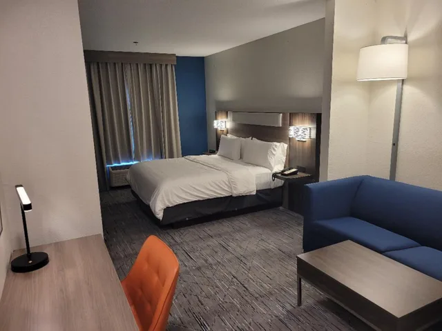 غرفة بسرير كينج، Holiday Inn Express Hotel And Suites Starkville 4/6