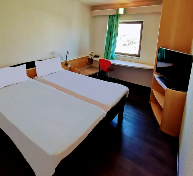 غرفة قياسية بسريرين منفصلين، Ibis Leiria Fatima 5/8