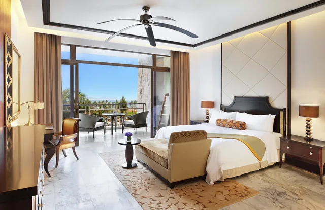 جناح بسرير كينج بإطلالة على البحر بشرفة بغرفة نوم واحدة، The St Regis Sanya Yalong Bay Resort 1/4