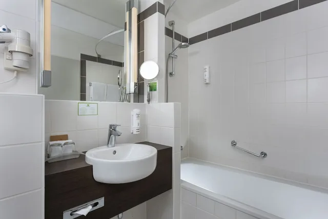 غرفة قياسية بسرير كوين، Holiday Inn Frankfurt Airport Neu Isenburg 4/4
