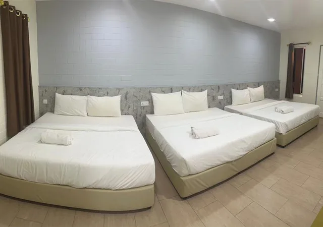 Superior, 3 King Beds, Pool View, Dlima Beach Inn 3/6