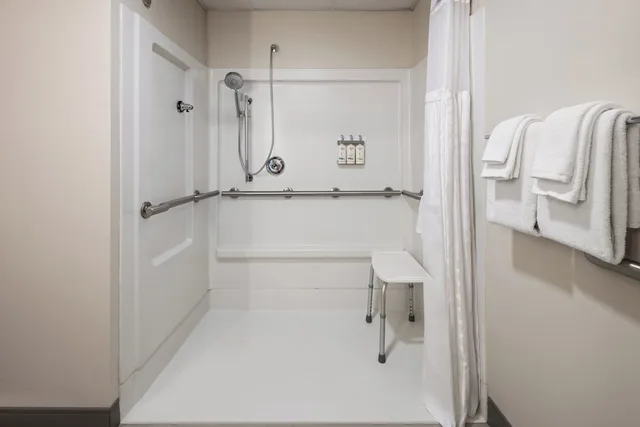 غرفة قياسية بسرير كينج لذوي الإعاقة، Holiday Inn Express Hotel Suites Meriden 3/4