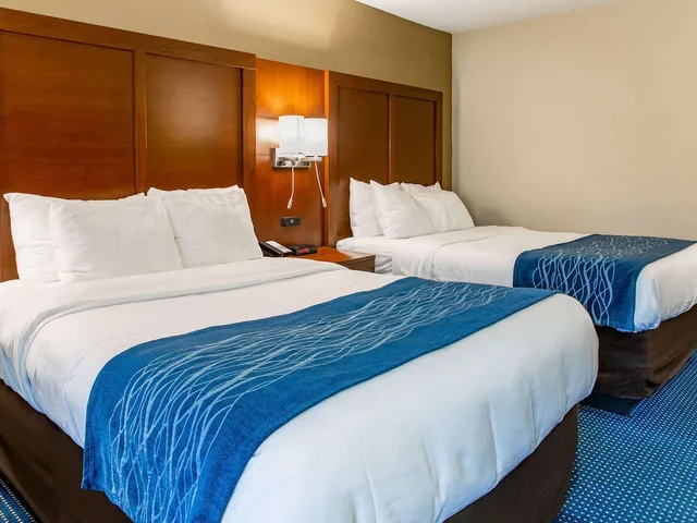 غرفة بسريرين مزدوجين لذوي الإعاقة، Comfort Inn Piketon near Fairgrounds 2/4