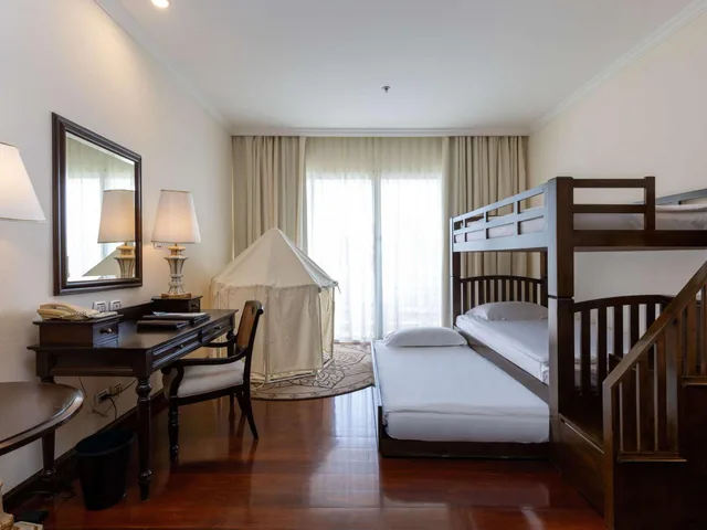 غرفة عائلية ثلاثية بسريرين منفصلين وسرير كينج وسرير بطابقين بشرفة بغرفتي نوم، Sofitel Krabi Phokeethra Golf & Spa Resort 8/10