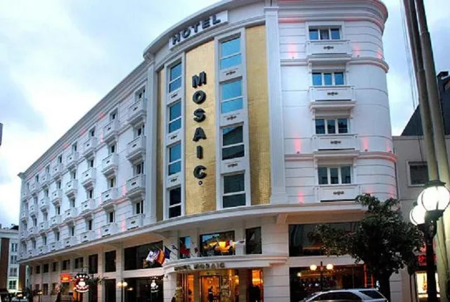 غرفة بسرير كينج وثلاثة أسرّة مع سرير إضافي، Mosaic Hotel 1/1
